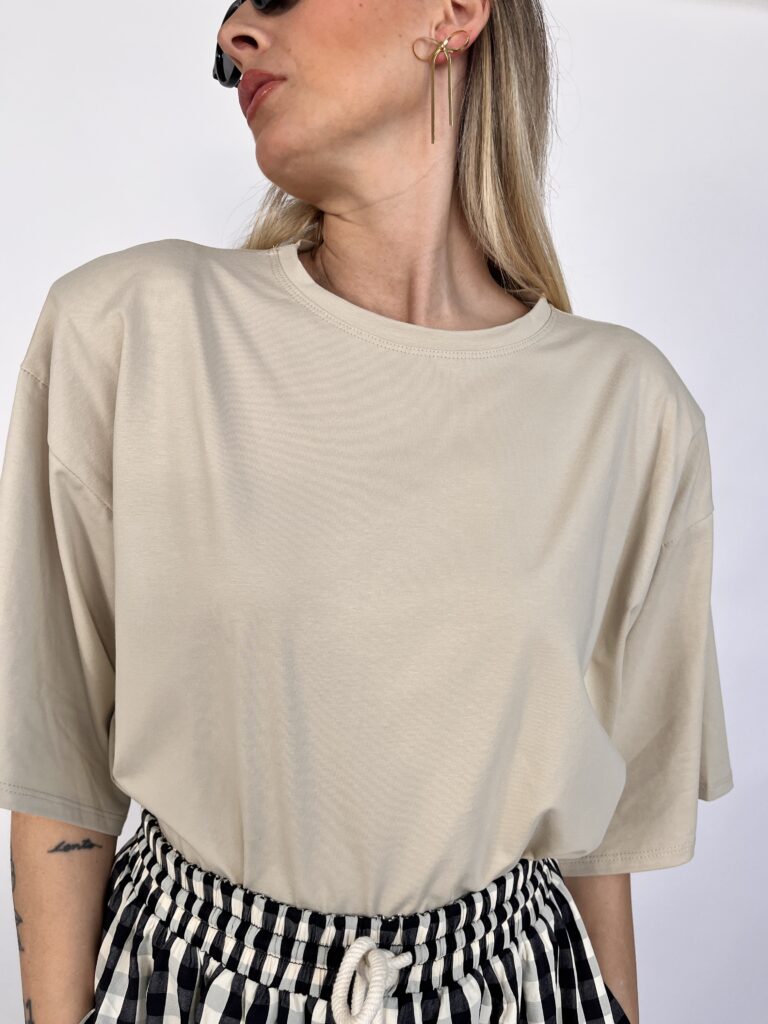 T-shirt over spallina - Beige 