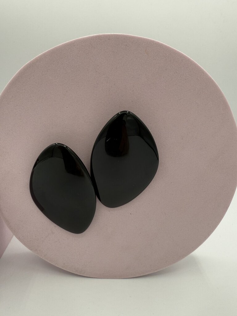 Orecchino petalo nero 