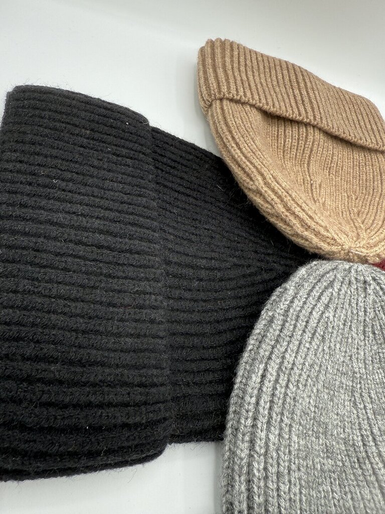 Cuffia basic lana + 𝚌𝚘𝚕𝚘𝚛𝚒 - Nero 